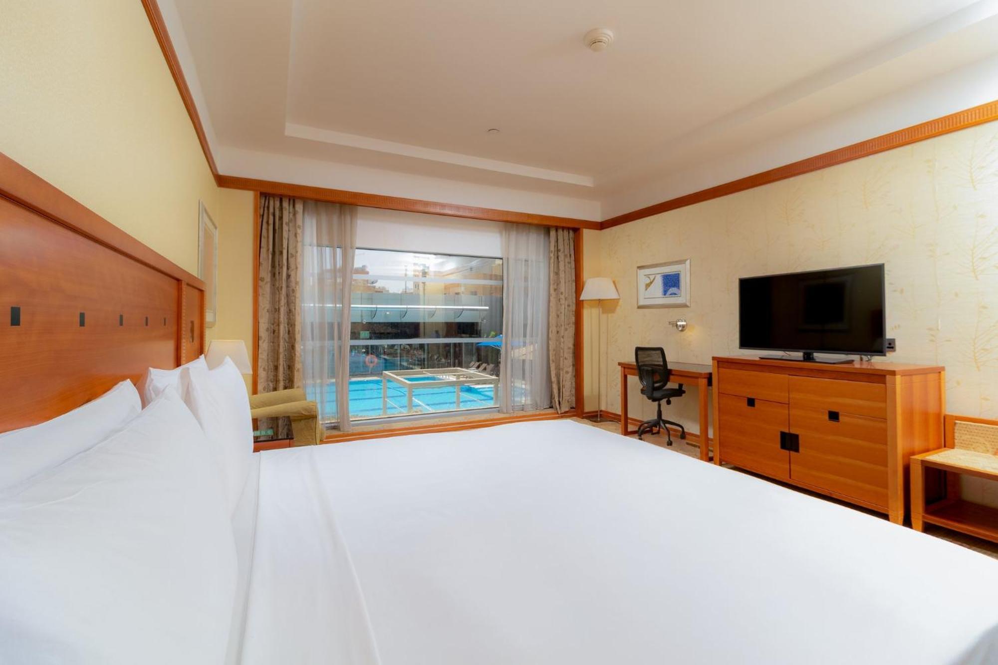 Holiday Inn Kuwait By Ihg Kuwait City Exterior foto